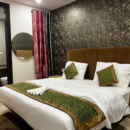 Roomquet Comfort Inn Prayagraj Exterior foto