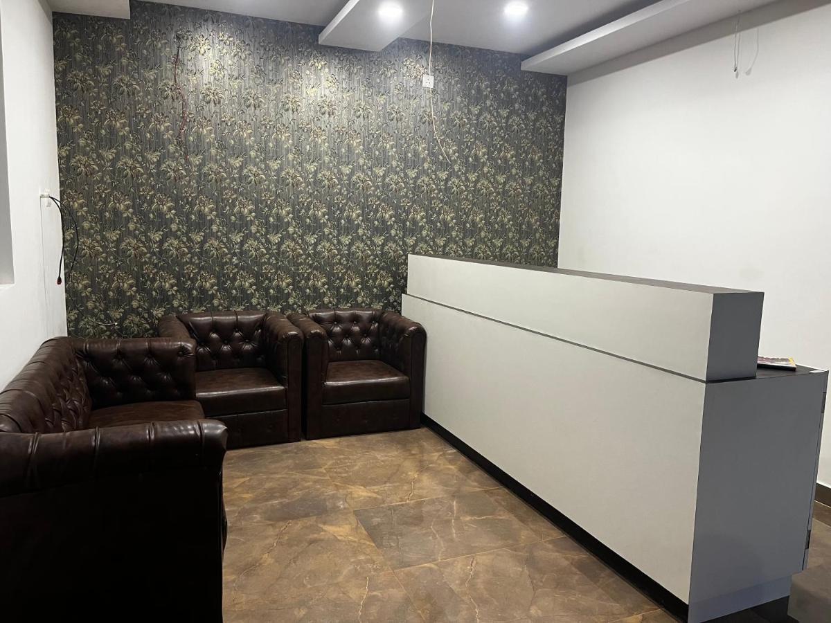 Roomquet Comfort Inn Prayagraj Exterior foto