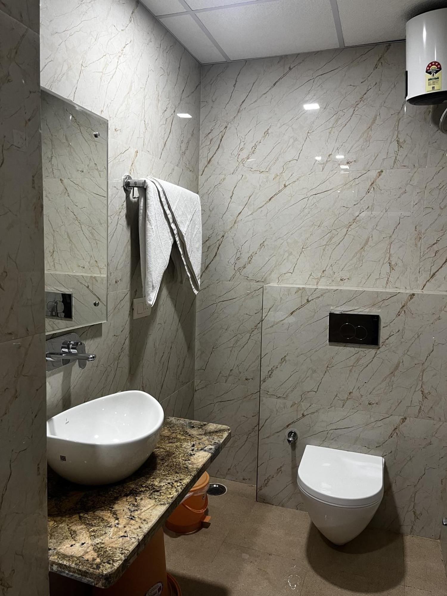 Roomquet Comfort Inn Prayagraj Exterior foto