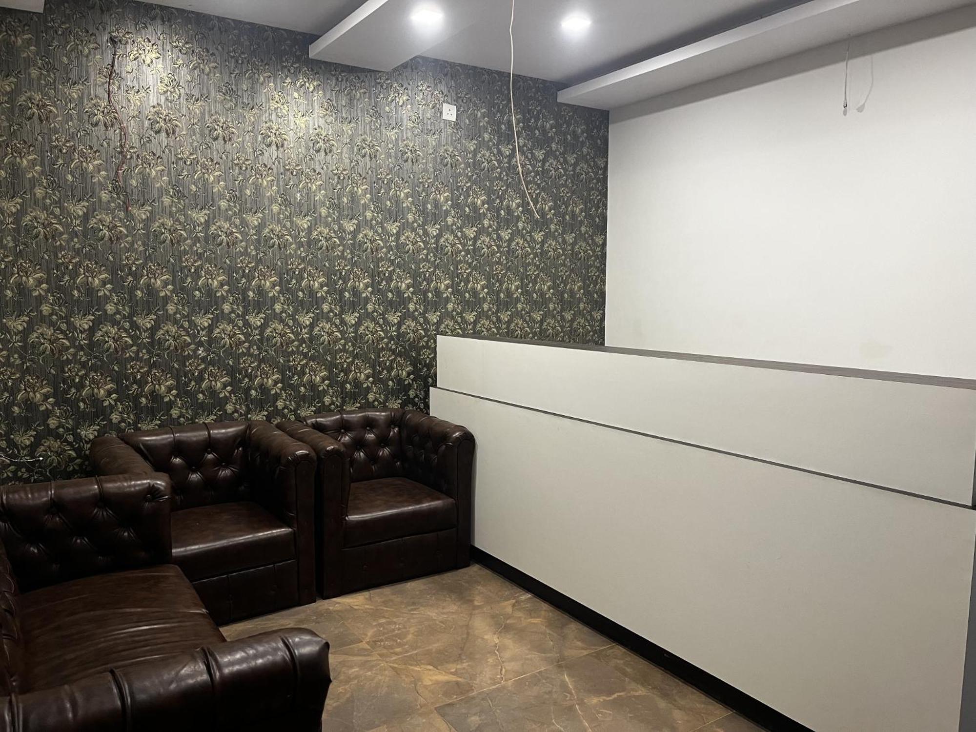 Roomquet Comfort Inn Prayagraj Exterior foto