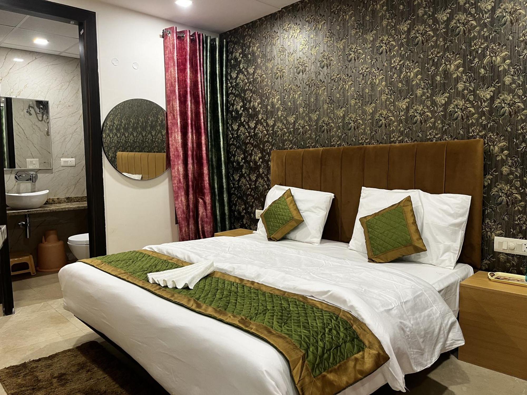 Roomquet Comfort Inn Prayagraj Exterior foto