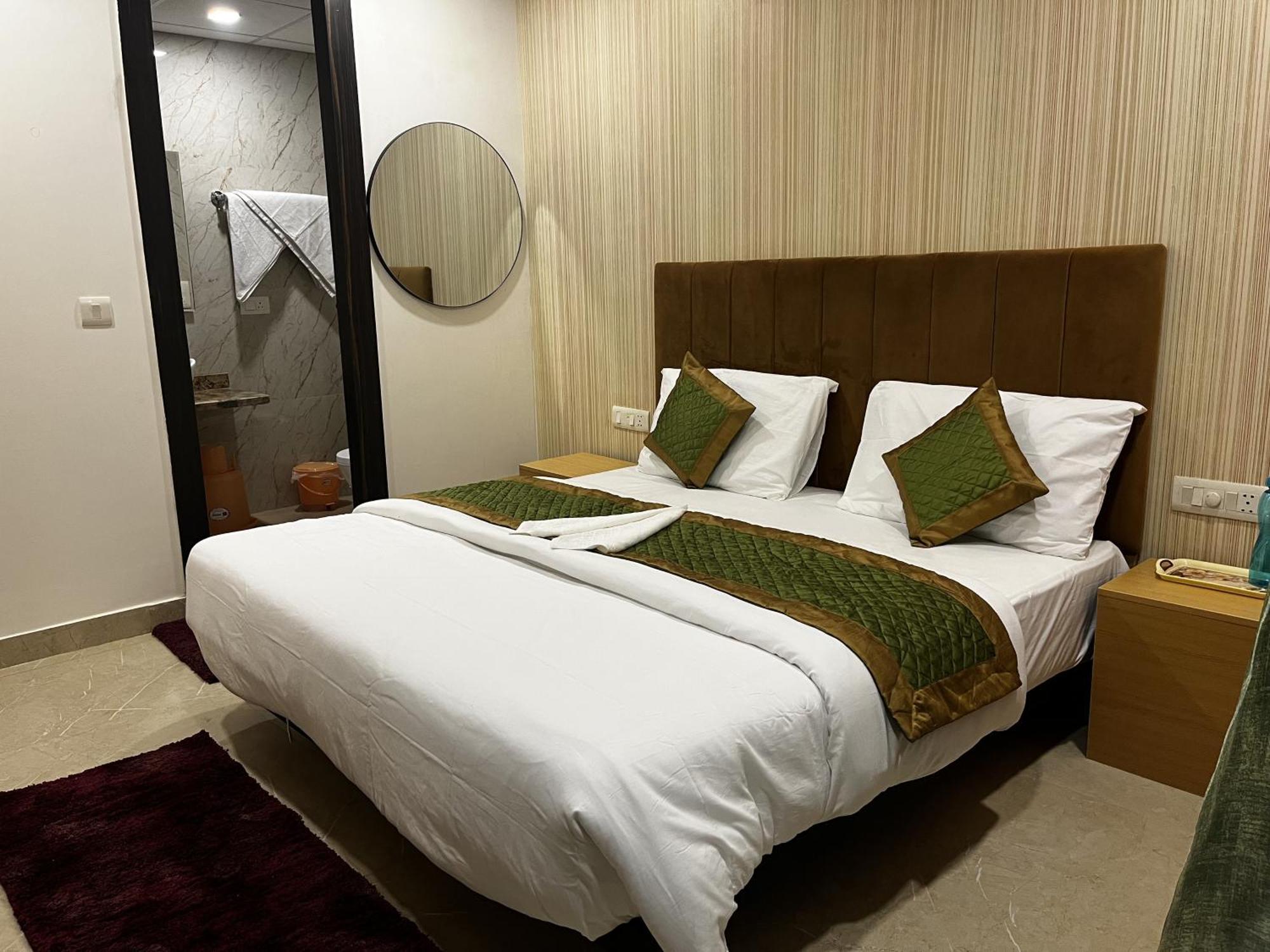 Roomquet Comfort Inn Prayagraj Exterior foto