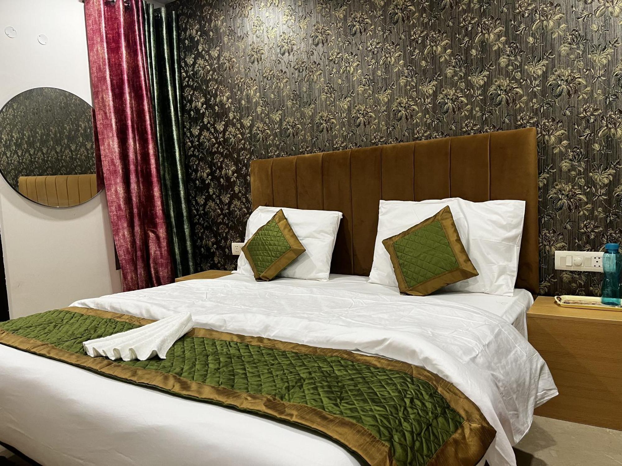 Roomquet Comfort Inn Prayagraj Exterior foto